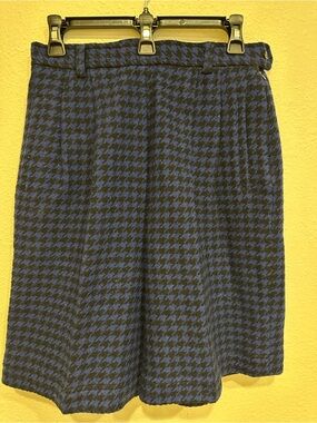 GAP Women’s Black and Blue Bermuda Shorts—Size 11/12